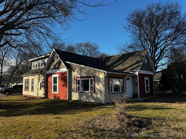 712 S McQuarrie Avenue, Wagoner, OK 74467