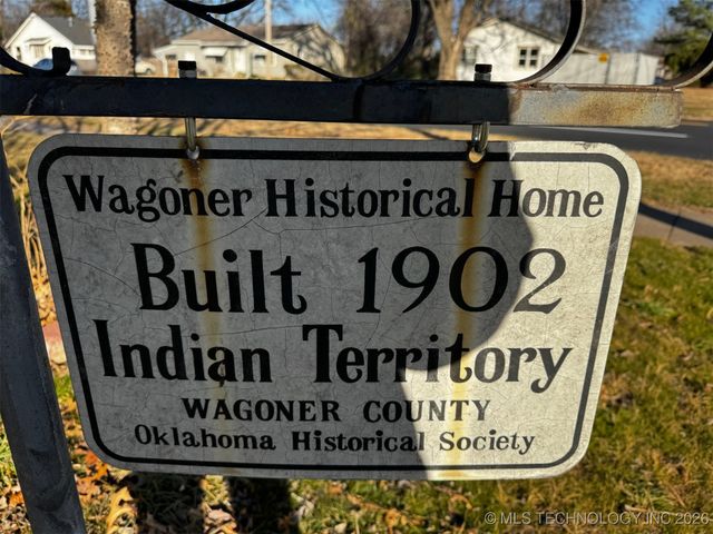 712 S McQuarrie Avenue, Wagoner, OK 74467