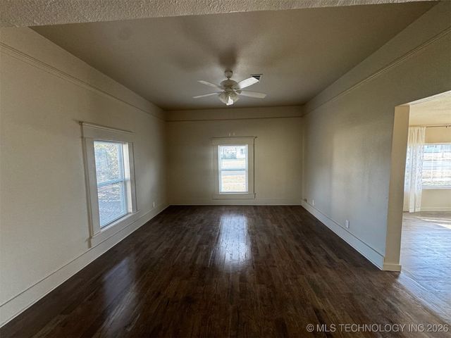 712 S McQuarrie Avenue, Wagoner, OK 74467