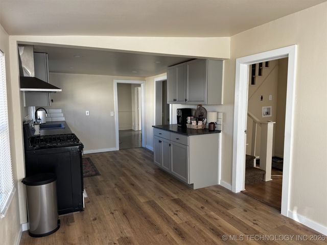 712 S McQuarrie Avenue, Wagoner, OK 74467