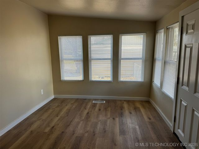 712 S McQuarrie Avenue, Wagoner, OK 74467