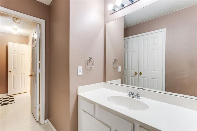 1102 Waterside Court, Mesquite, TX 75181
