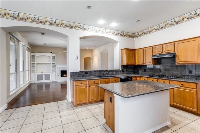 1102 Waterside Court, Mesquite, TX 75181