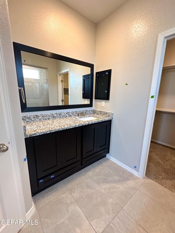 7341 Norte Grande Drive N, El Paso, TX 79934