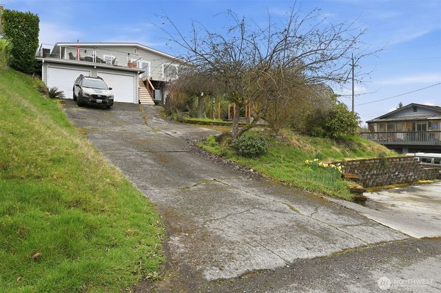 1111 E 8th Street, Port Angeles, WA 98362