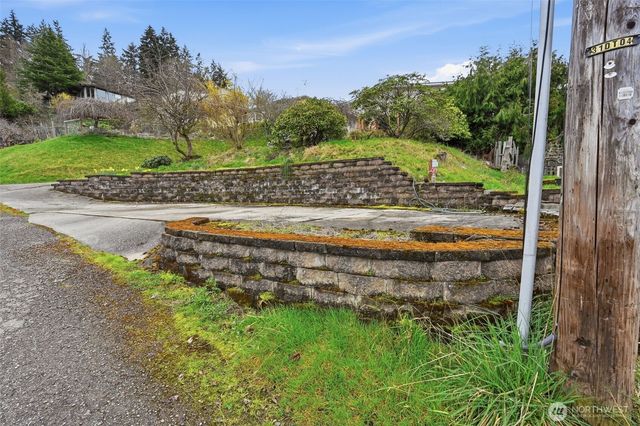 1111 E 8th Street, Port Angeles, WA 98362