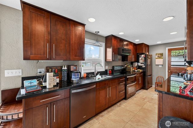 1111 E 8th Street, Port Angeles, WA 98362