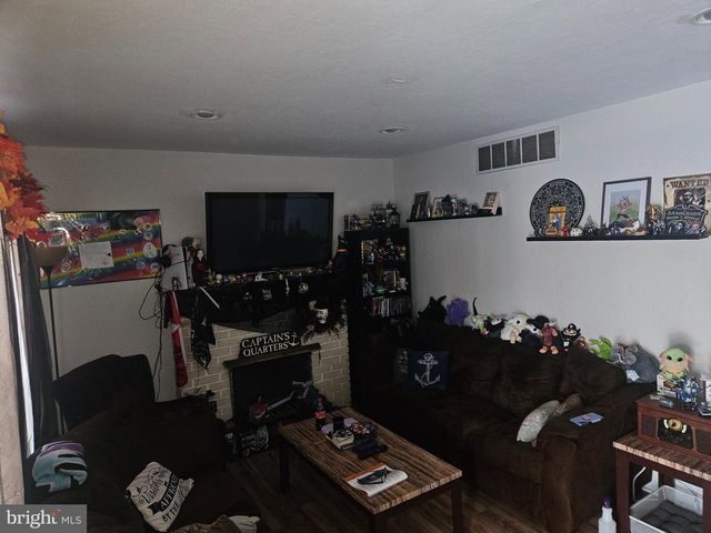 1081 E BUTLER AVE, Vineland, NJ 08360