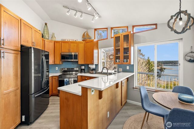 91 E Franjo Beach Drive, Shelton, WA 98584