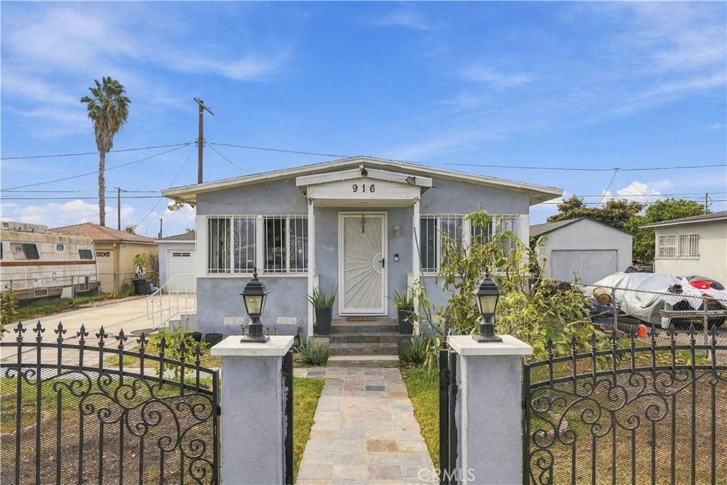 916 E 103rd Place, Los Angeles, CA 90002 — photo 2