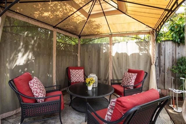 1802 Alameda De Las Pulgas, Redwood City, CA 94061