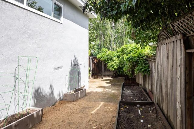 1802 Alameda De Las Pulgas, Redwood City, CA 94061