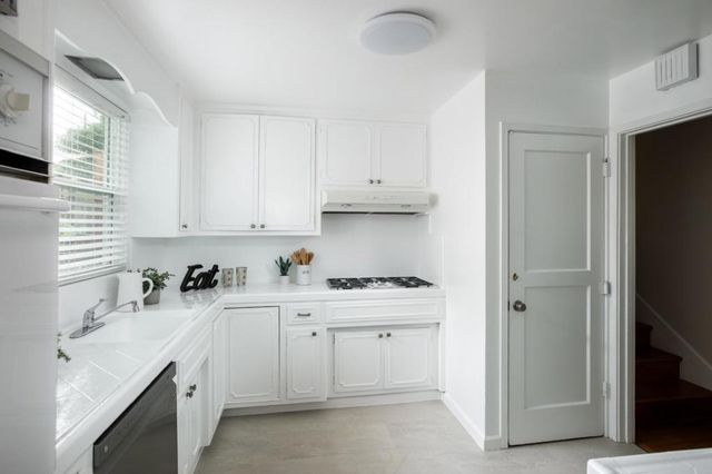 1802 Alameda De Las Pulgas, Redwood City, CA 94061