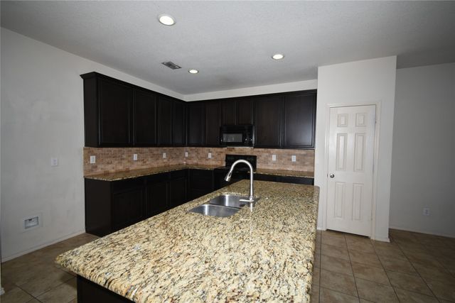 201 Plantation Drive, Waxahachie, TX 75165