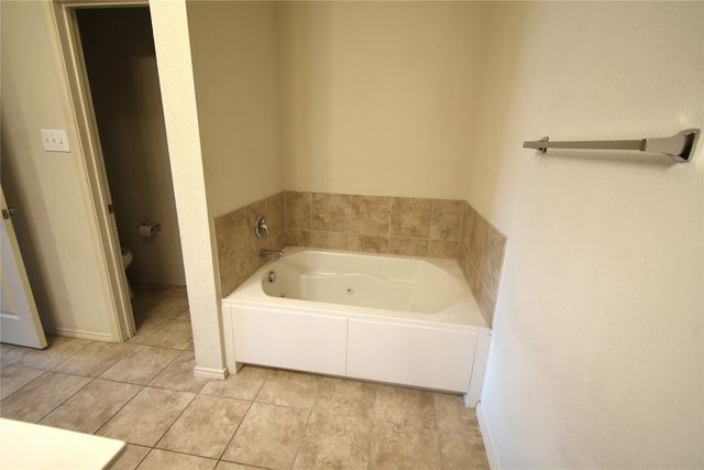 201 Plantation Drive, Waxahachie, TX 75165