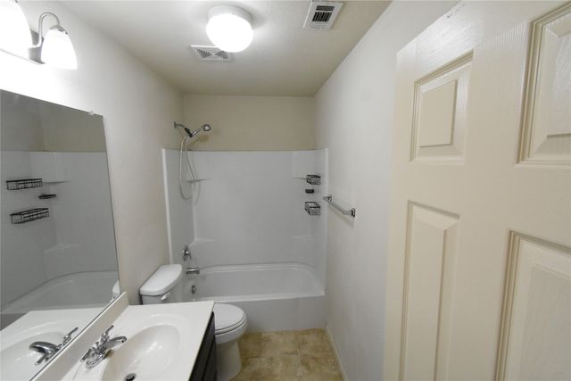 201 Plantation Drive, Waxahachie, TX 75165