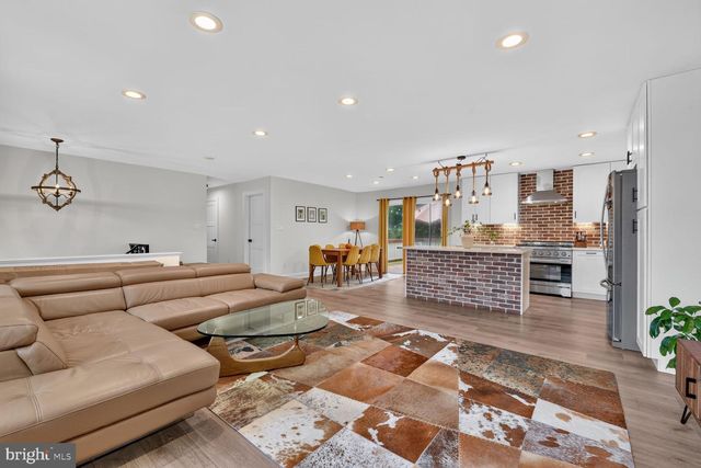 1107 HILLCREST DR SW, Vienna, VA 22180