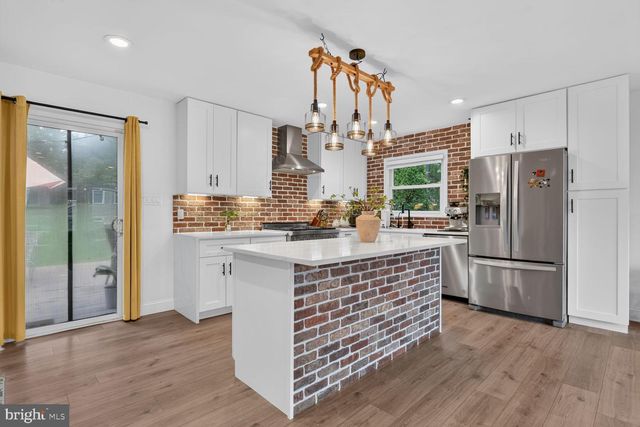 1107 HILLCREST DR SW, Vienna, VA 22180
