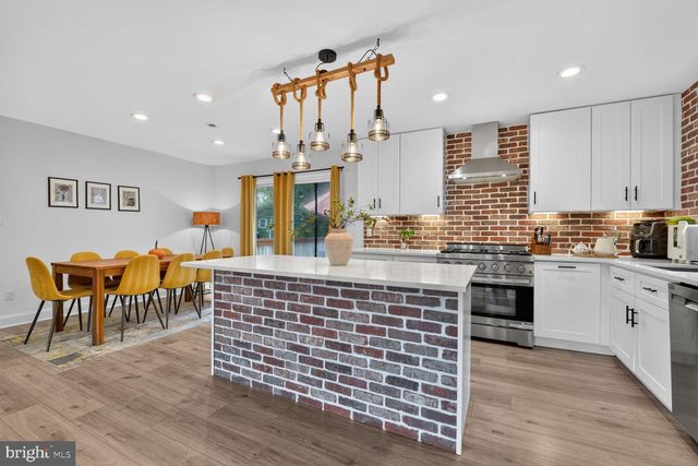 1107 HILLCREST DR SW, Vienna, VA 22180