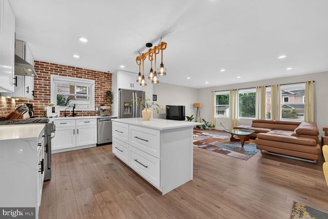1107 HILLCREST DR SW, Vienna, VA 22180