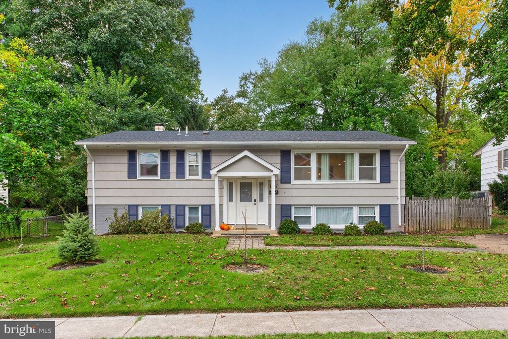 1107 HILLCREST DR SW, Vienna, VA 22180