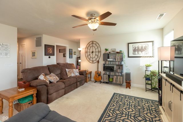 79 Gnarled Oak Lane, Whiteland, IN 46184