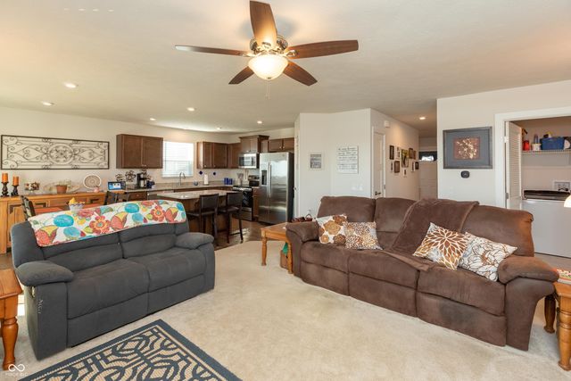 79 Gnarled Oak Lane, Whiteland, IN 46184