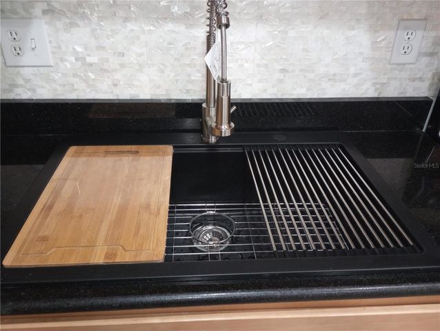 1310 GLEN OAKS DRIVE E 183E, Sarasota, FL 34232