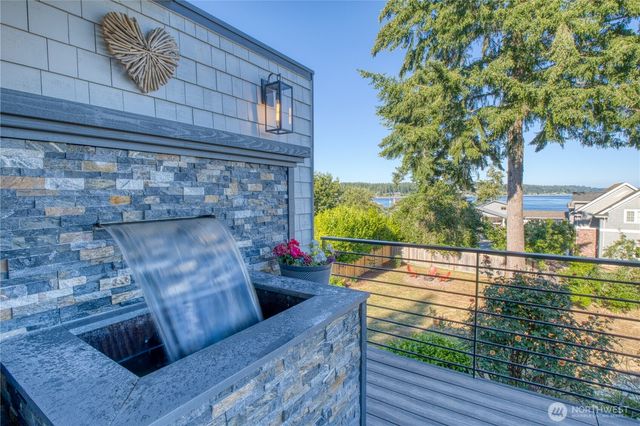 2827 Moorelands Drive NW, Gig Harbor, WA 98335