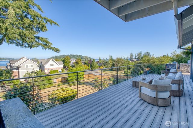 2827 Moorelands Drive NW, Gig Harbor, WA 98335
