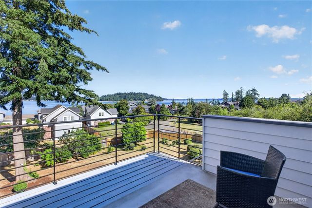 2827 Moorelands Drive NW, Gig Harbor, WA 98335