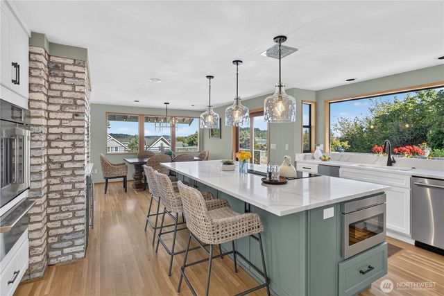 2827 Moorelands Drive NW, Gig Harbor, WA 98335