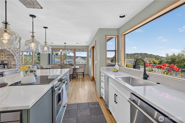 2827 Moorelands Drive NW, Gig Harbor, WA 98335