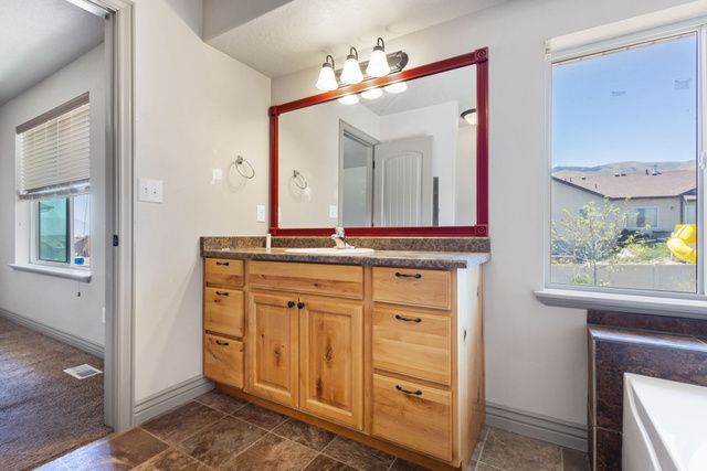319 W LARIAT BLVD, Saratoga Springs, UT 84045
