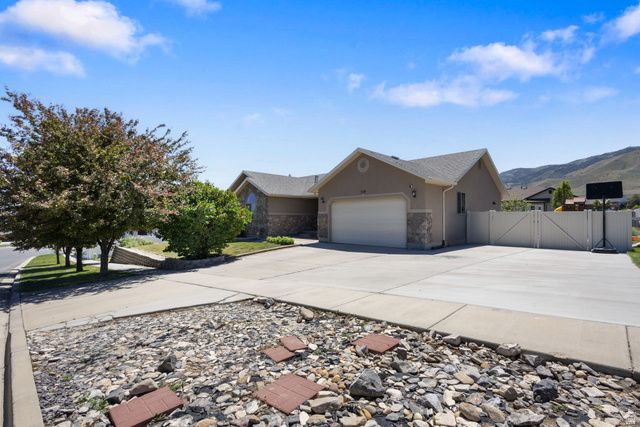 319 W LARIAT BLVD, Saratoga Springs, UT 84045