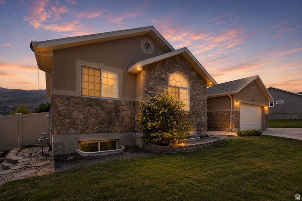 319 W LARIAT BLVD, Saratoga Springs, UT 84045