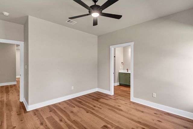 807 Branding Iron Trail, Granbury, TX 76049