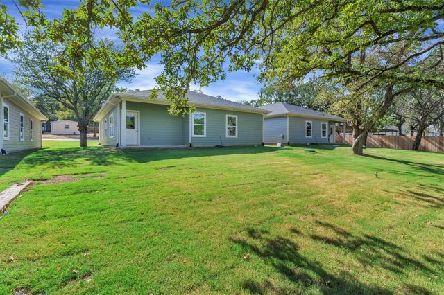 807 Branding Iron Trail, Granbury, TX 76049