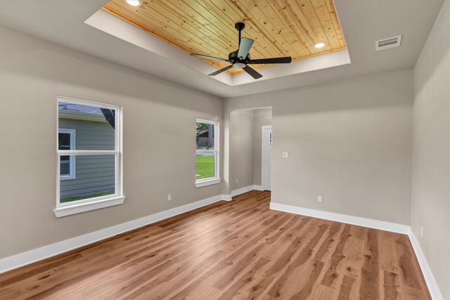 807 Branding Iron Trail, Granbury, TX 76049