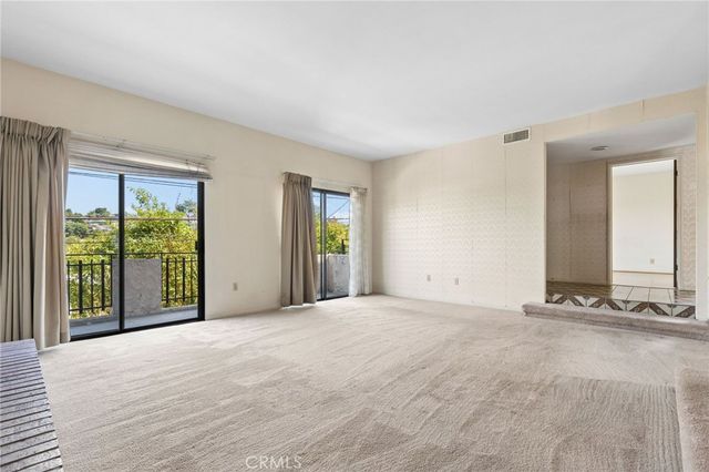 2431 Claremont, Los Angeles, CA 90027