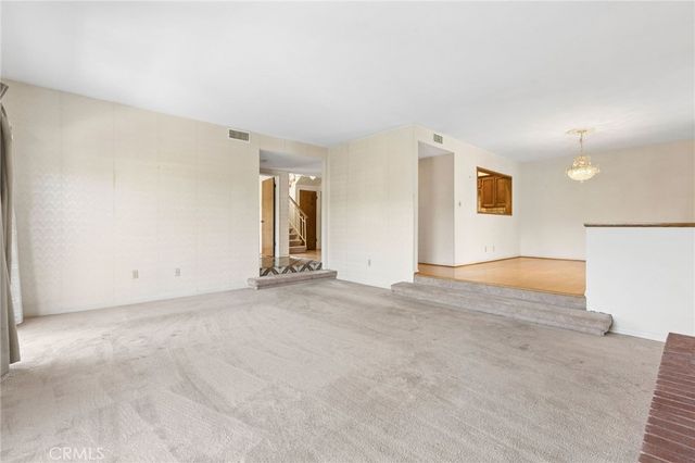 2431 Claremont, Los Angeles, CA 90027