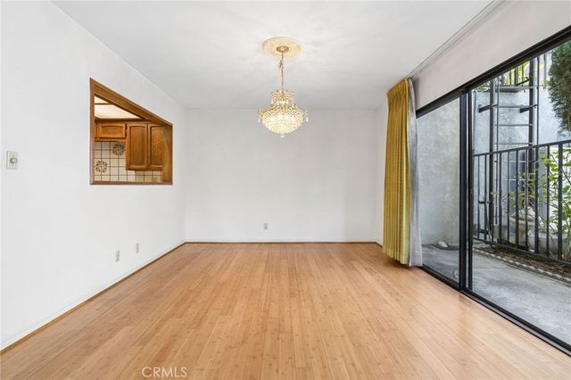 2431 Claremont, Los Angeles, CA 90027