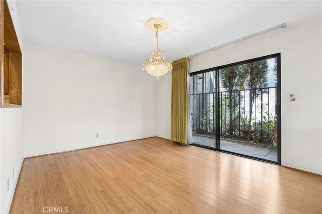 2431 Claremont, Los Angeles, CA 90027