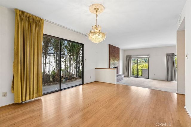 2431 Claremont, Los Angeles, CA 90027