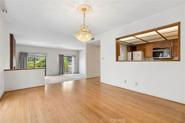 2431 Claremont, Los Angeles, CA 90027