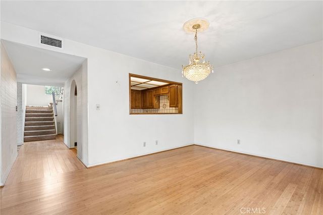 2431 Claremont, Los Angeles, CA 90027