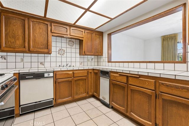 2431 Claremont, Los Angeles, CA 90027