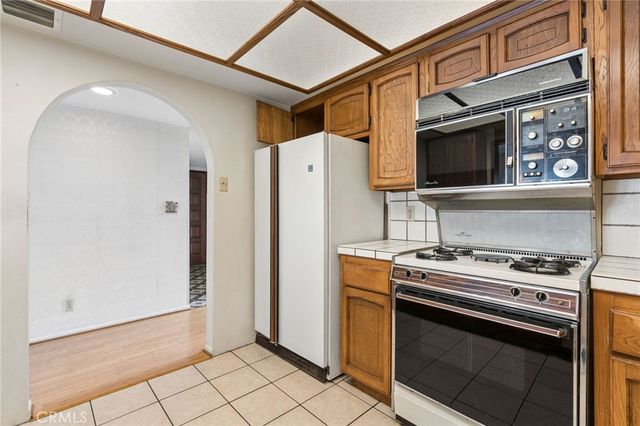 2431 Claremont, Los Angeles, CA 90027