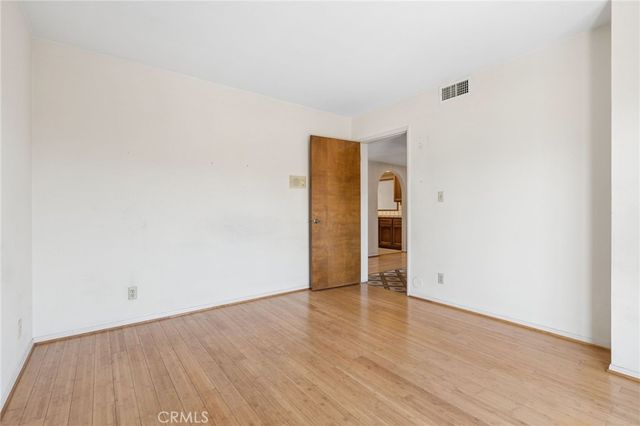 2431 Claremont, Los Angeles, CA 90027
