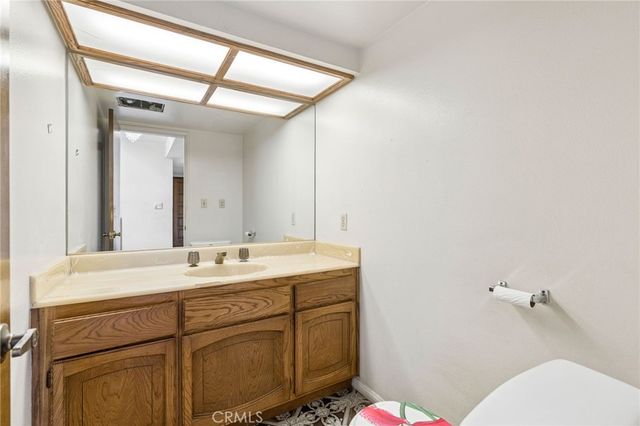 2431 Claremont, Los Angeles, CA 90027